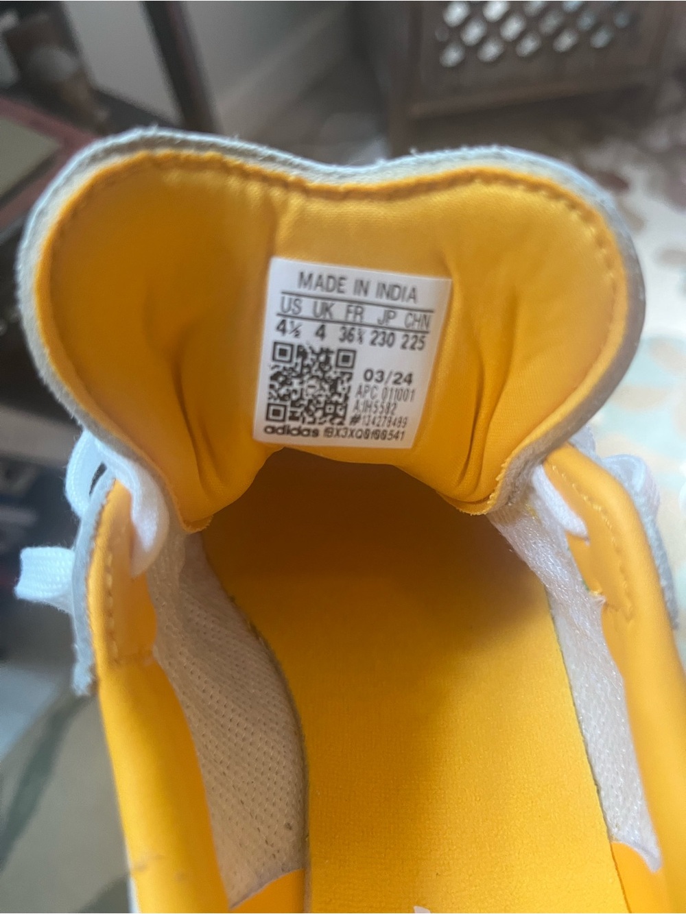 NWOB! Adidas Samba White / Yellow/ Gum Sneakers, Big Kids Size 4.5/Women’s 6-6.5 - Picture 7 of 7